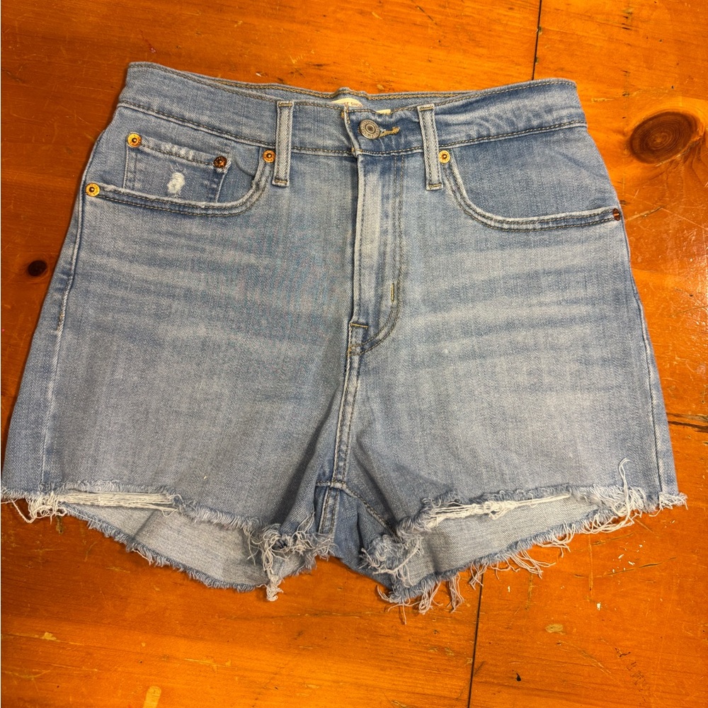 Levi’s Stretchy Denim Shorts